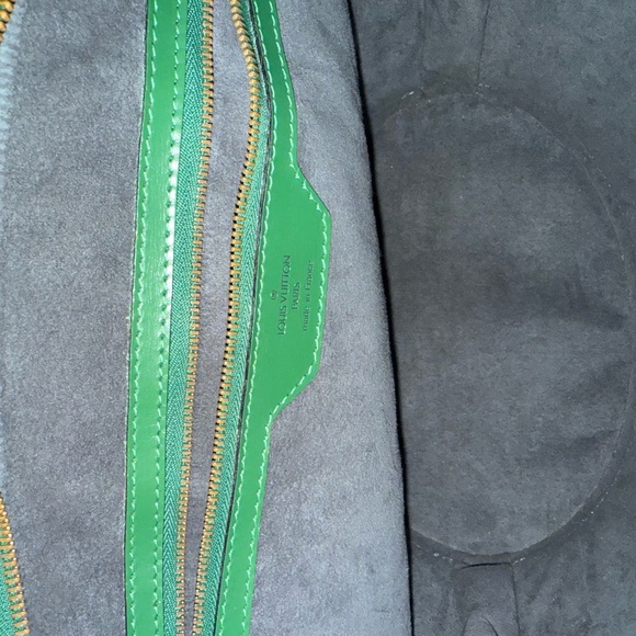 Louis Vuitton Epi - Picture 3 of 11